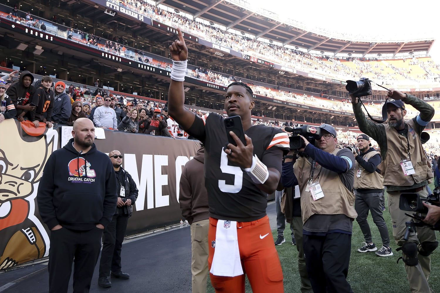 The Browns lost their quarterback. Then they beat the hottest team in football.