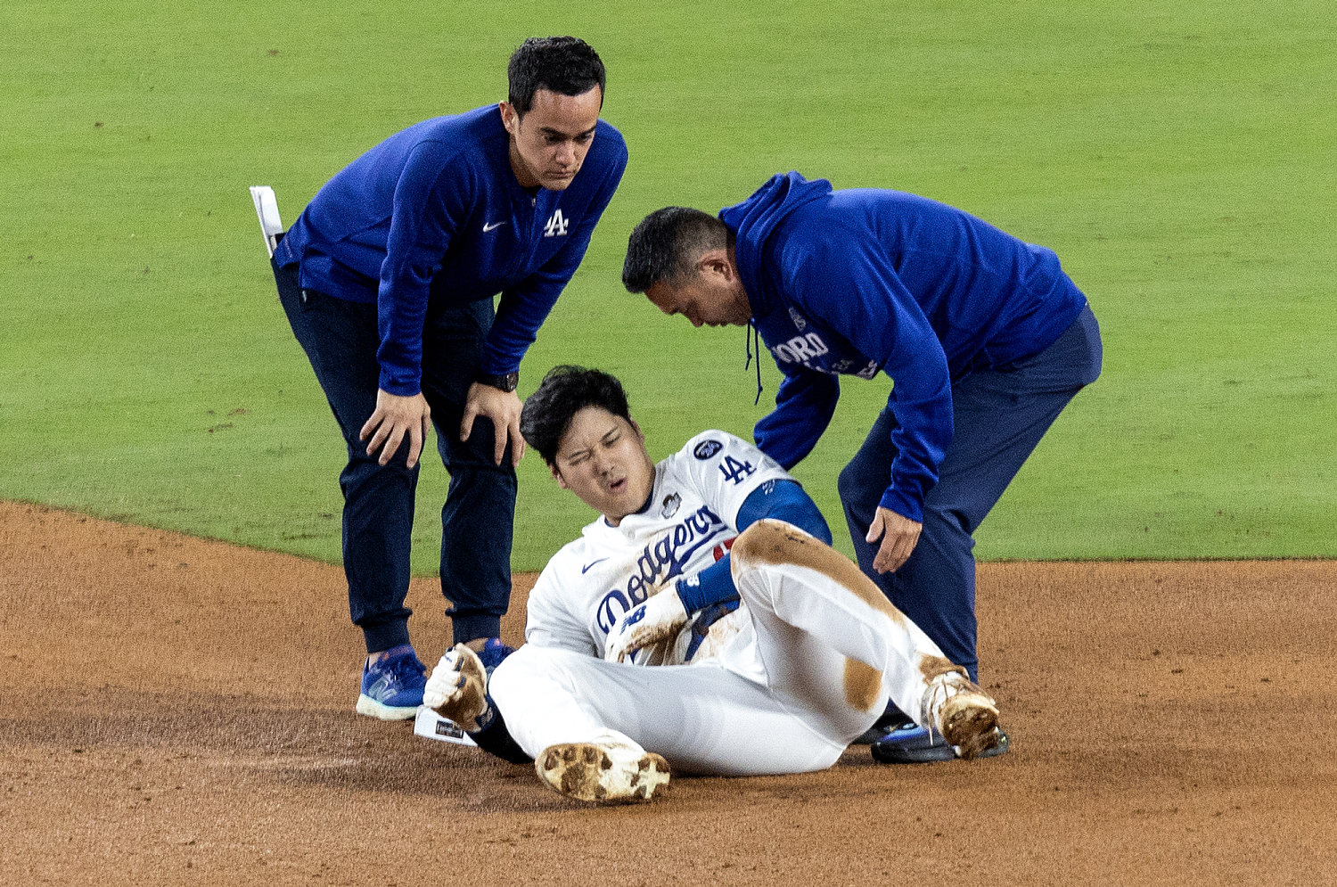 Ohtani reportedly cleared for World Series Game 3 after shoulder scare