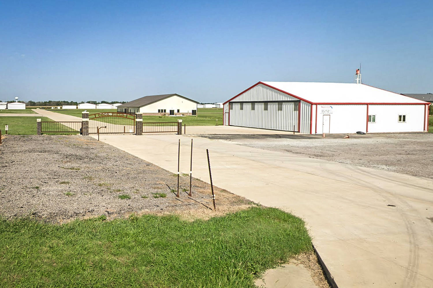 Woman dies after backing into plane propeller while taking picture at Kansas airfield