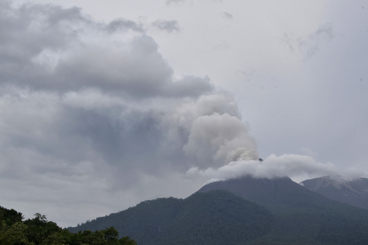 20241103 indonesia volcano jj 1028p 19f10d