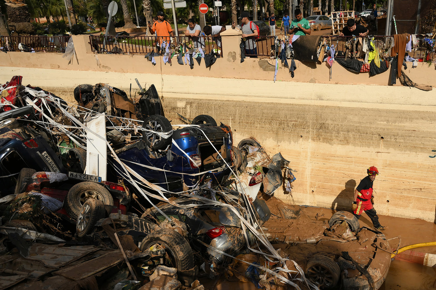 Death toll from Spanish floods rises to 205 as residents appeal for aid