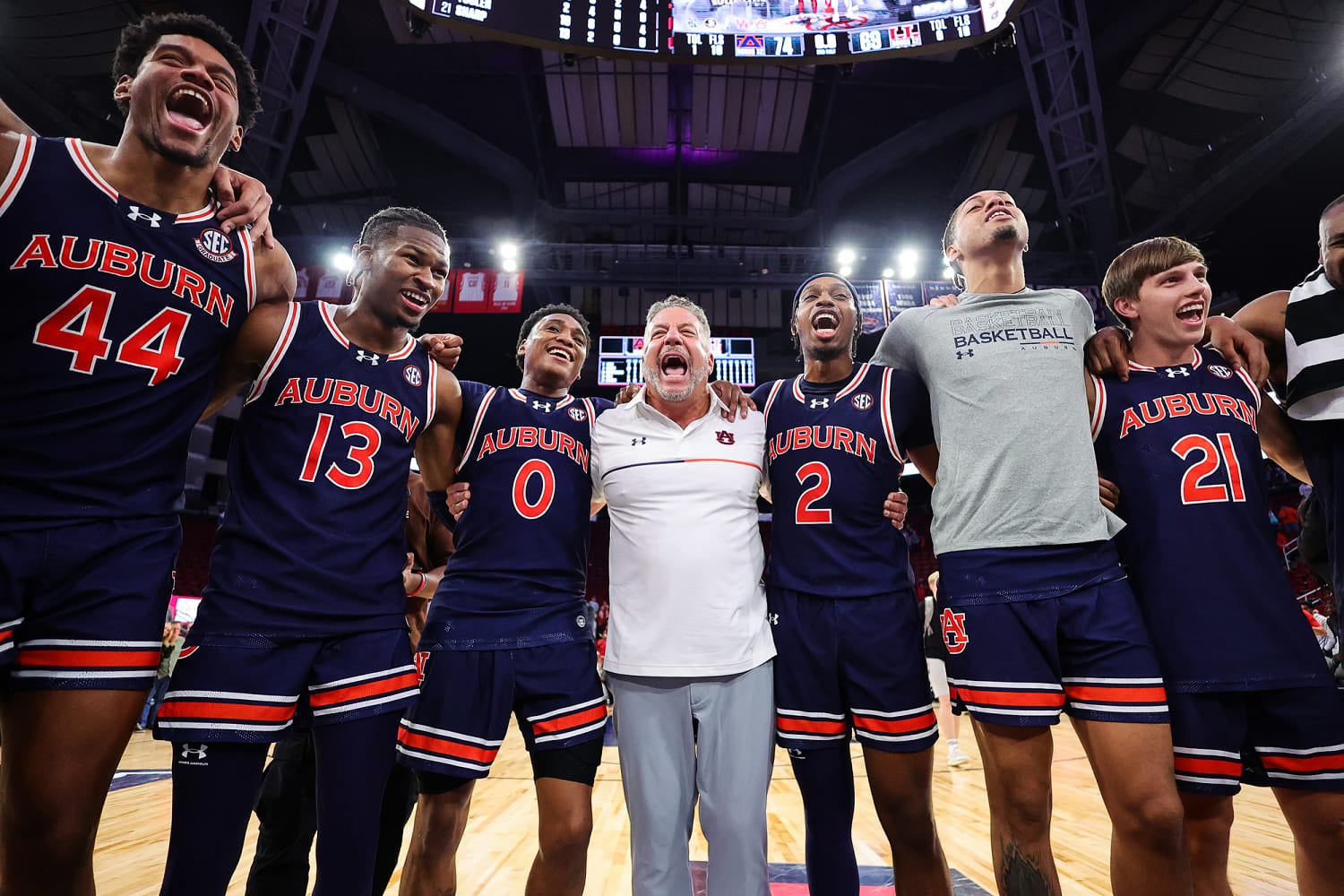 Flight carrying Auburn men's basketball team grounded after scuffle between players