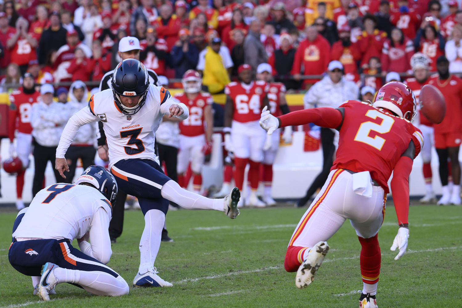 Chiefs block Broncos' potential winner as time expires, hold on for 16-14 win to remain perfect