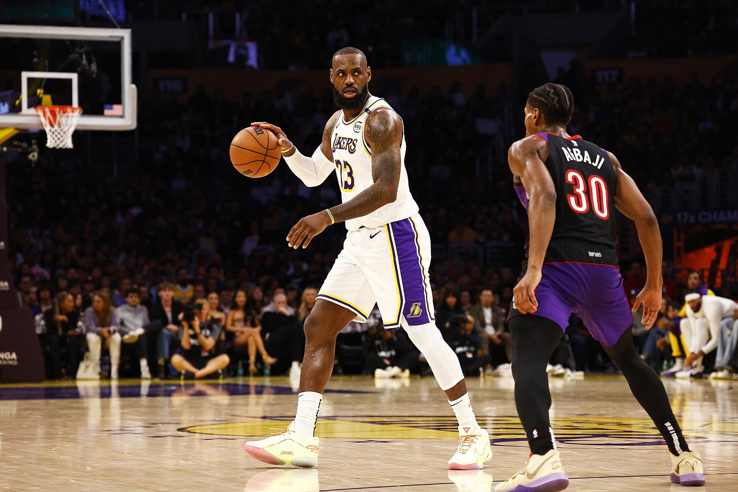 LeBron gets 2nd straight triple-double, Anthony Davis injured in Lakers' win over Raptors