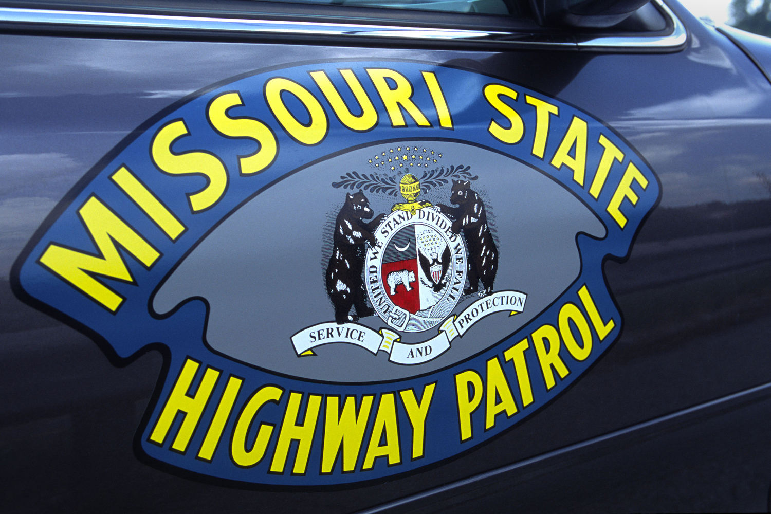 2 Missouri officers accused of stealing nudes from dozens of women's phones at traffic stops