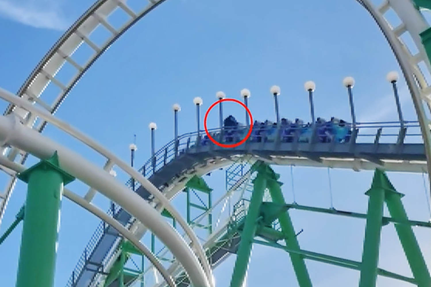 Video shows man climbing out of moving roller coaster in Arizona after lap bar unlatches