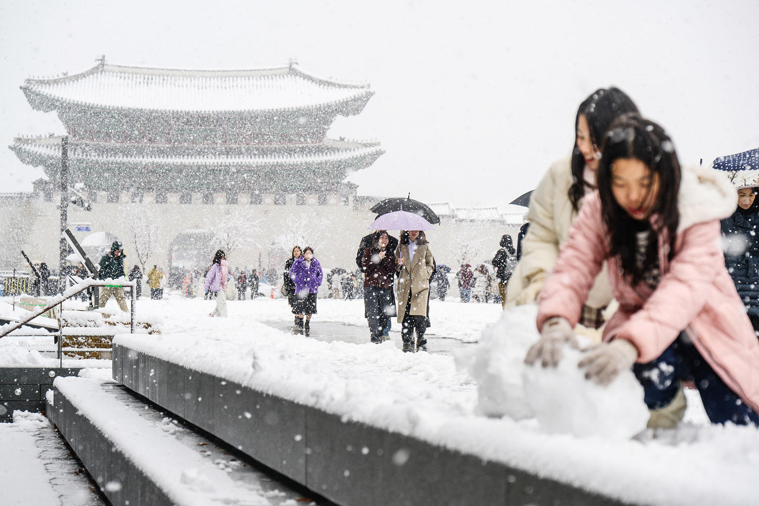 Heavy snow brings chaos and cheer as it blankets South Korea