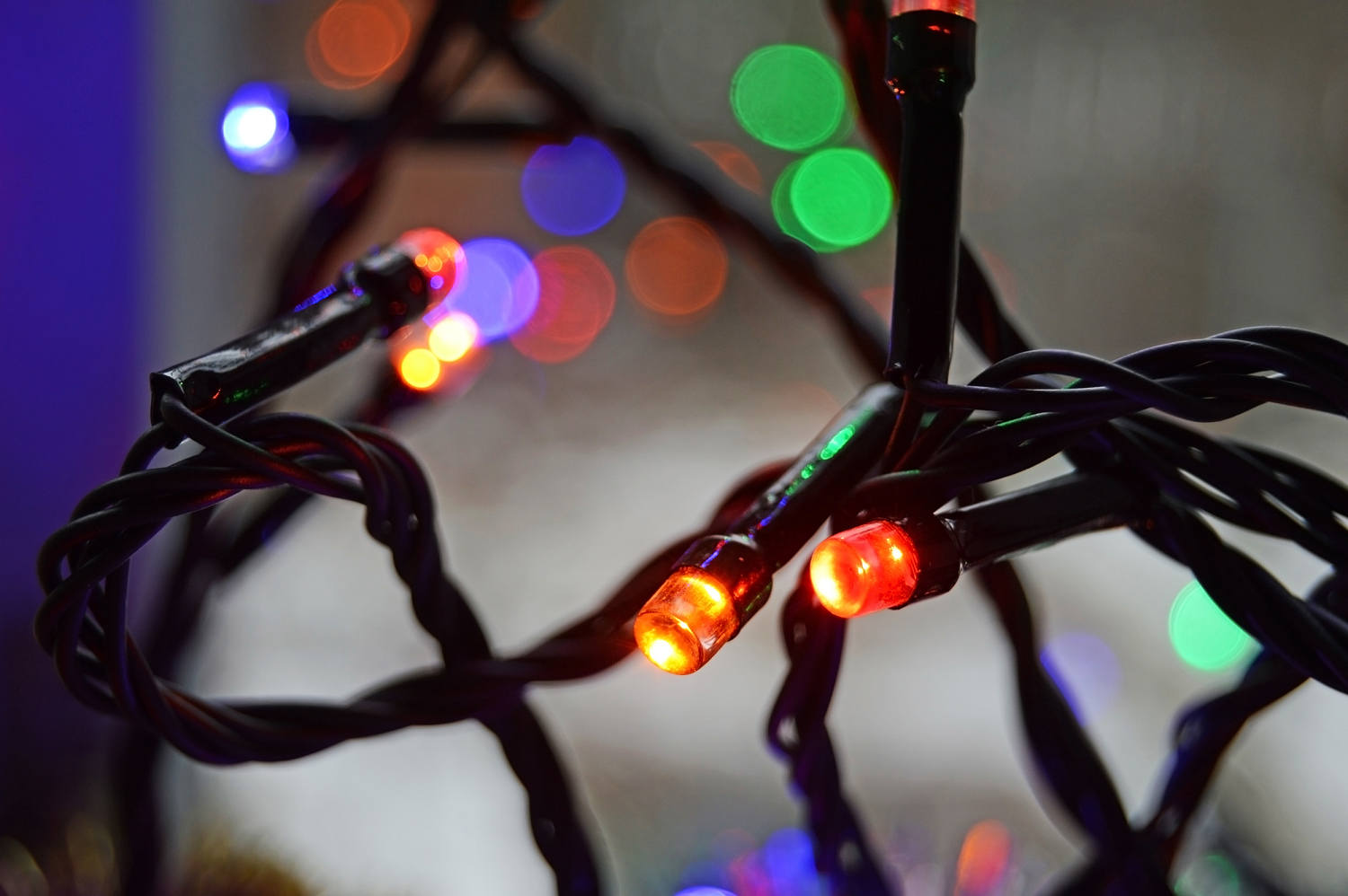 Man gets life-threatening electric shock hanging Christmas lights on tree