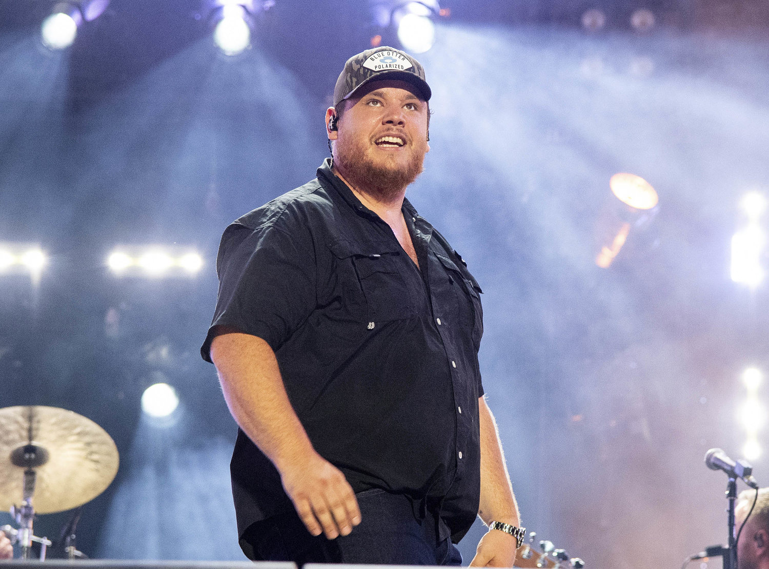 MxM News Luke Combs says Tracy Chapman pointed out a mistake in his