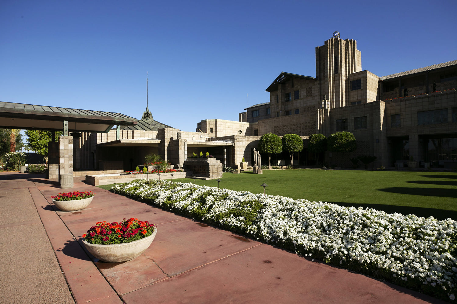 8-year-old boy dies after a statue falls on him at Arizona hotel