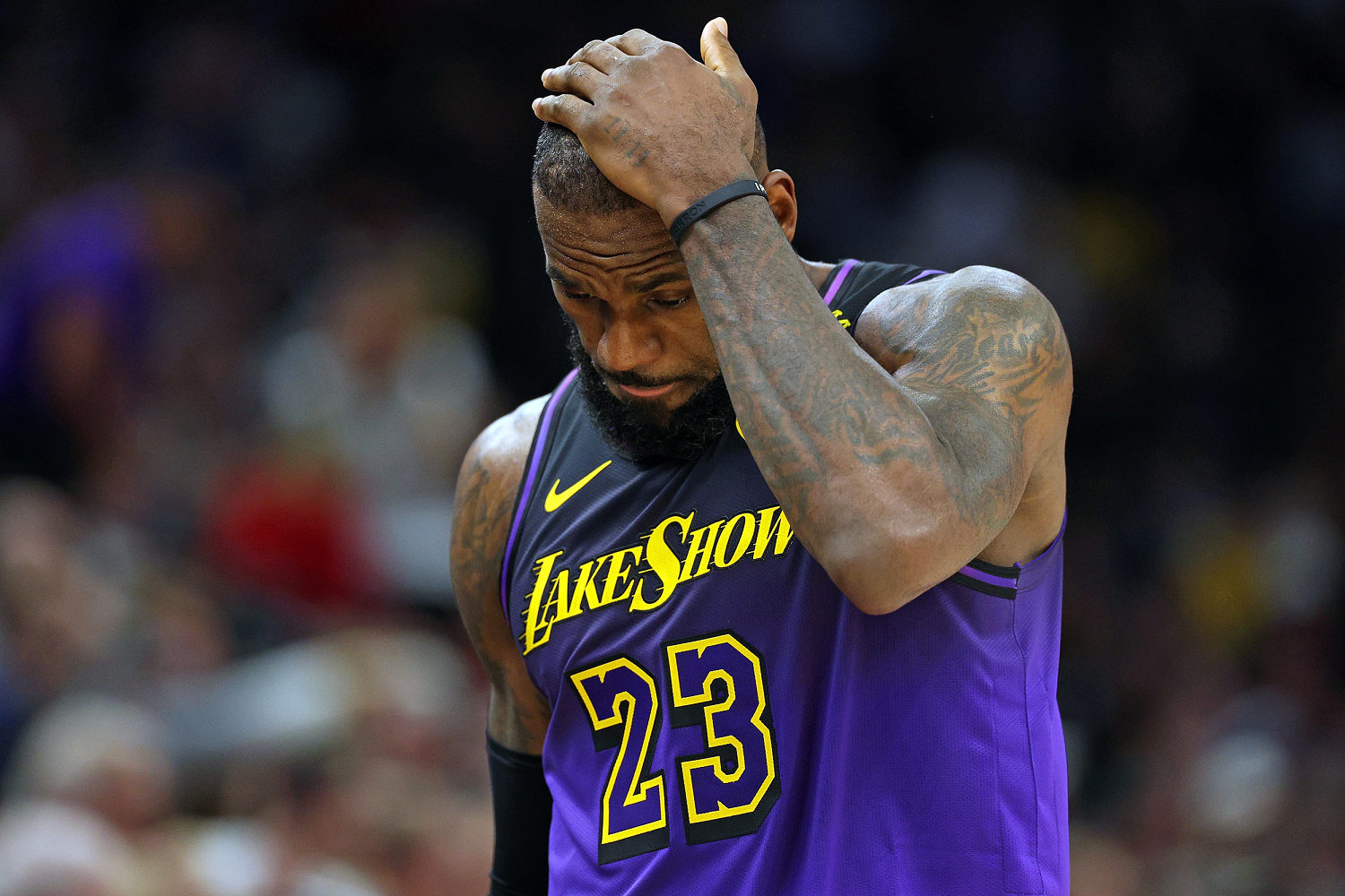 Are the Lakers still a championship contender? All signs point to no