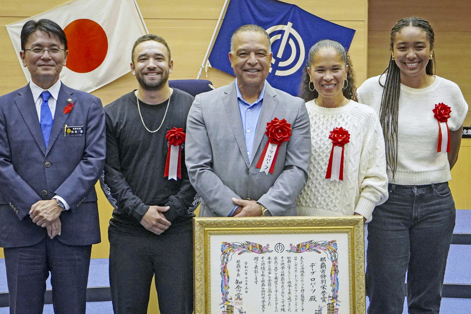 After World Series win, Dodgers’ Dave Roberts makes emotional return to Japan