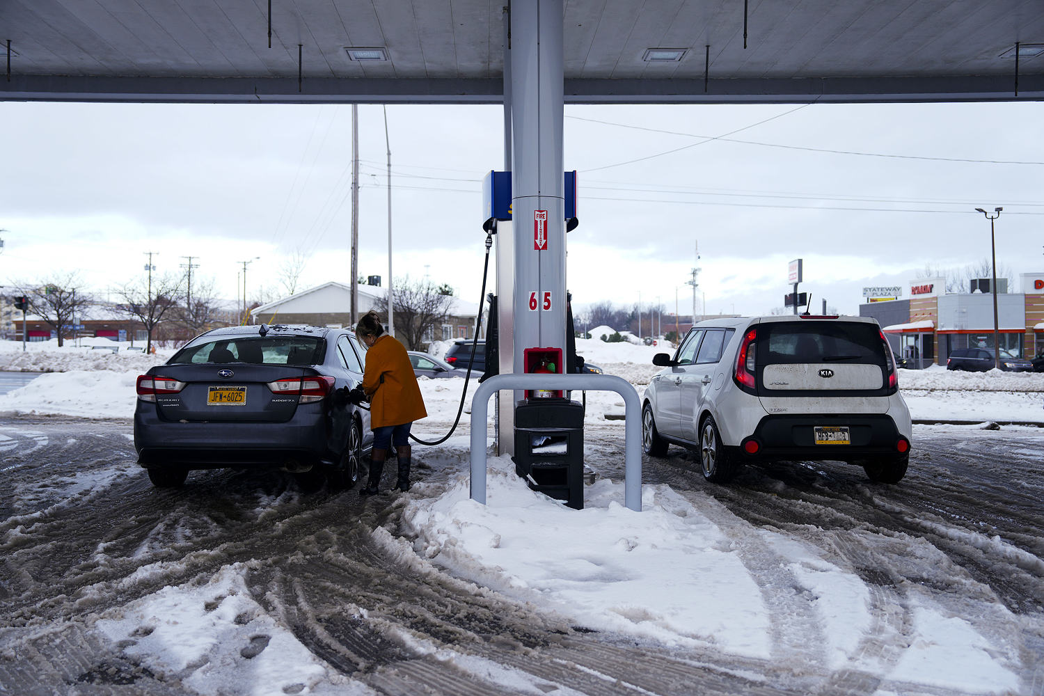 Overnight snow, freezing rain could make for icy roads Monday morning