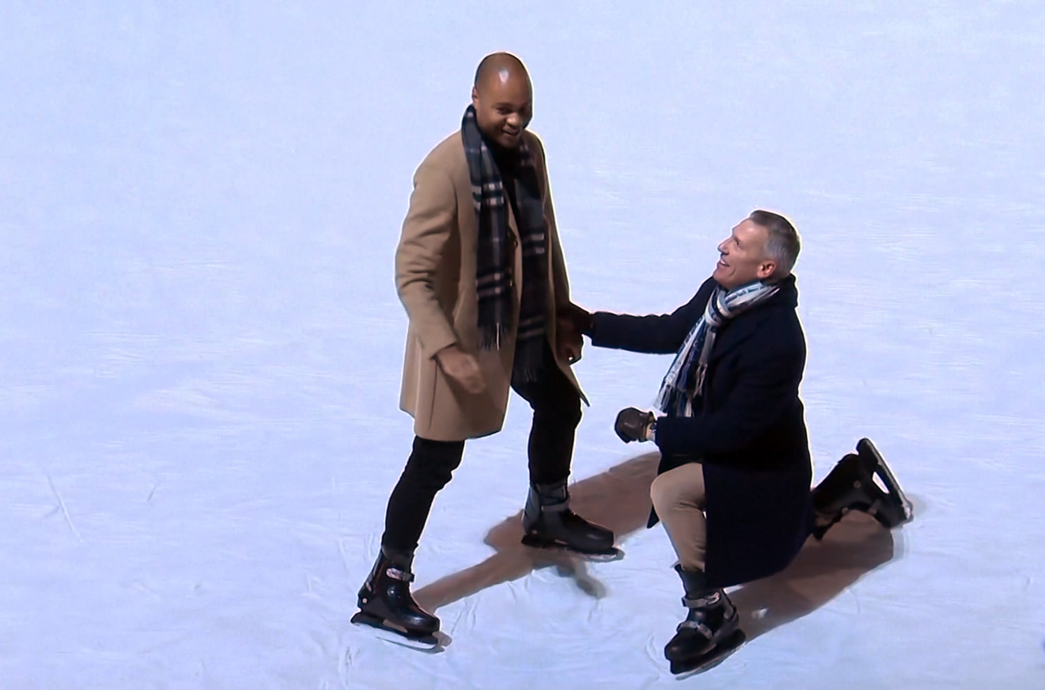 NYC man plans epic proposal for boyfriend at Rockefeller Center ice rink