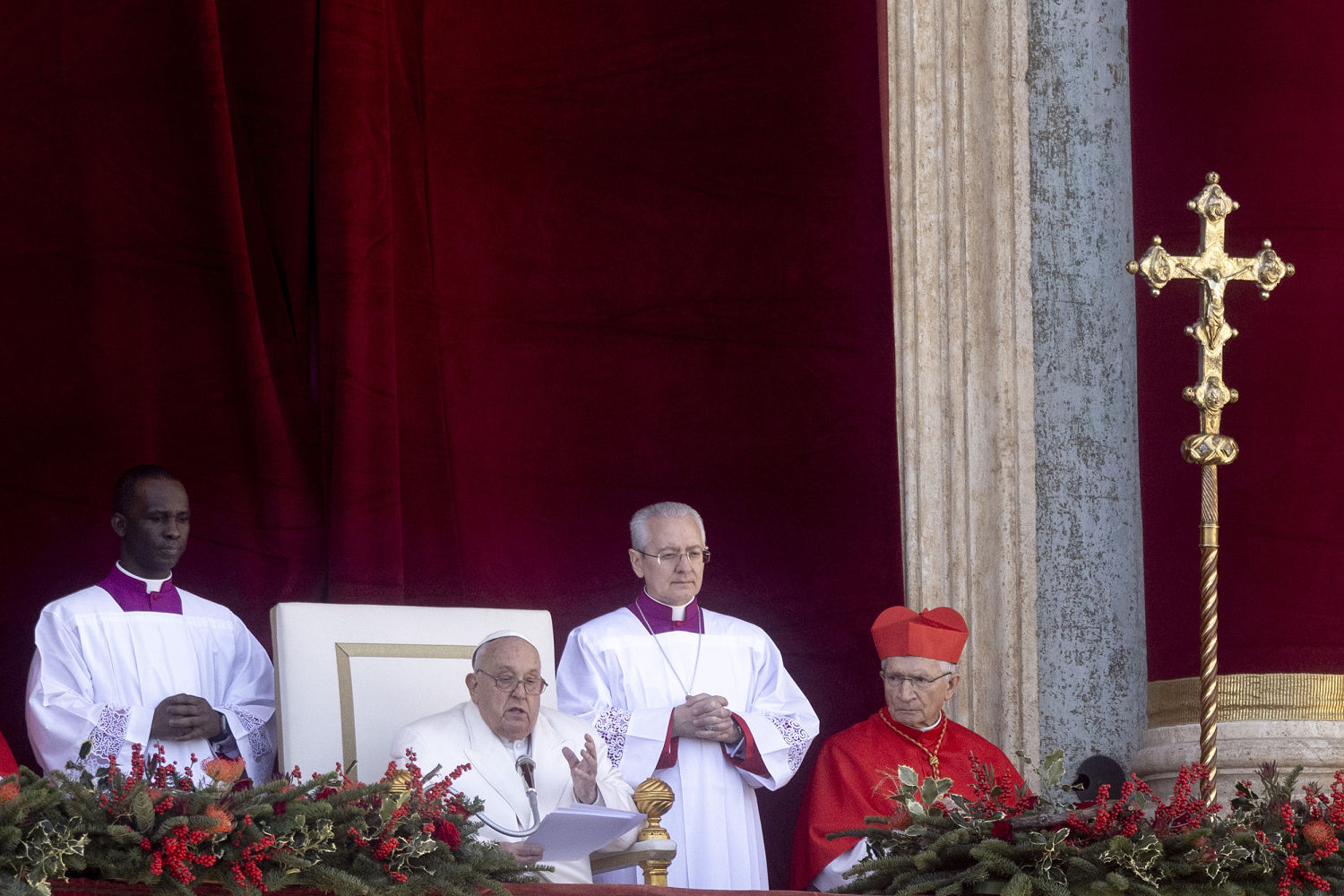 Pope Francis urges all nations to 'silence the sounds of arms' in Christmas address