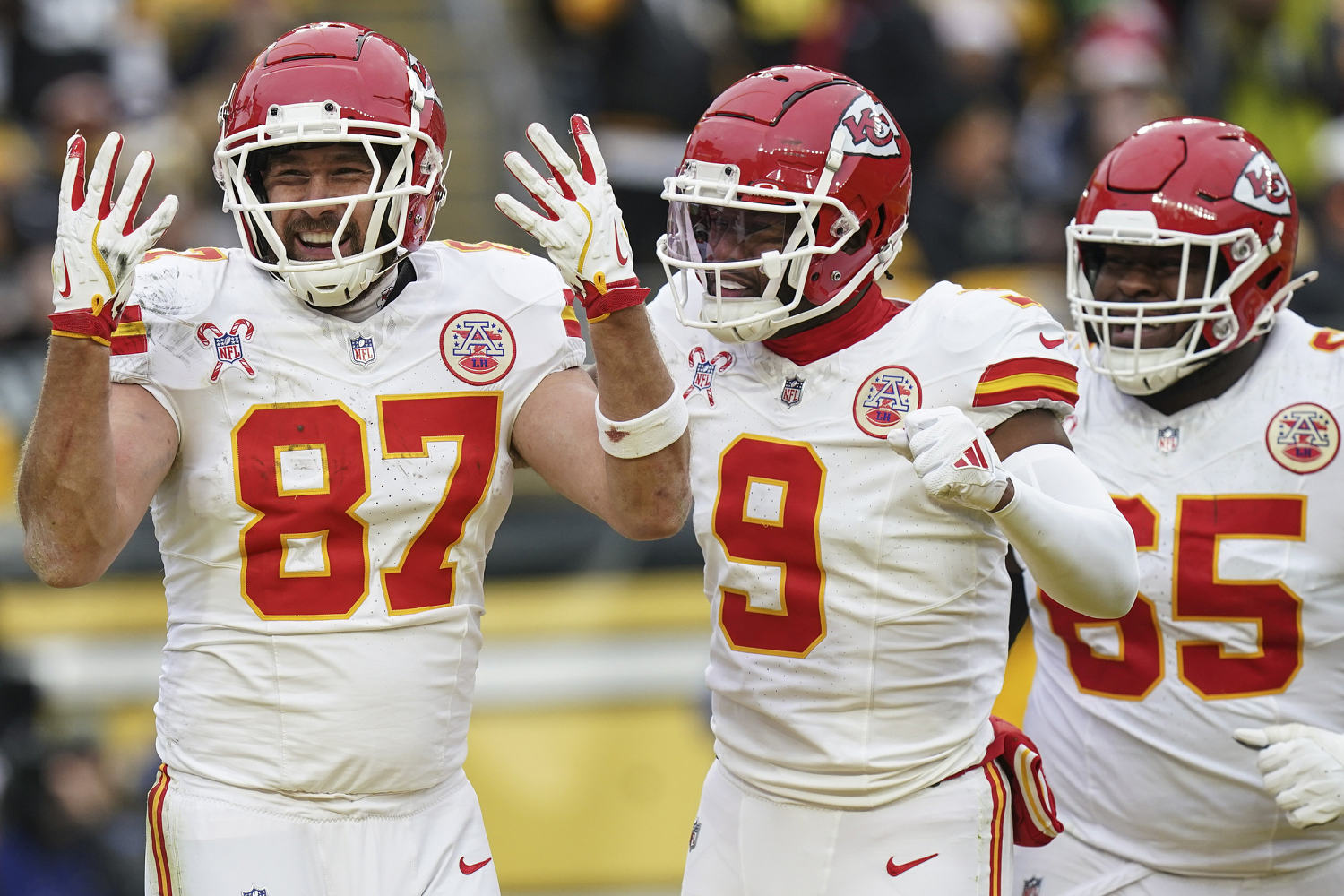 Chiefs lock up top seed in the AFC with dominating win over Steelers