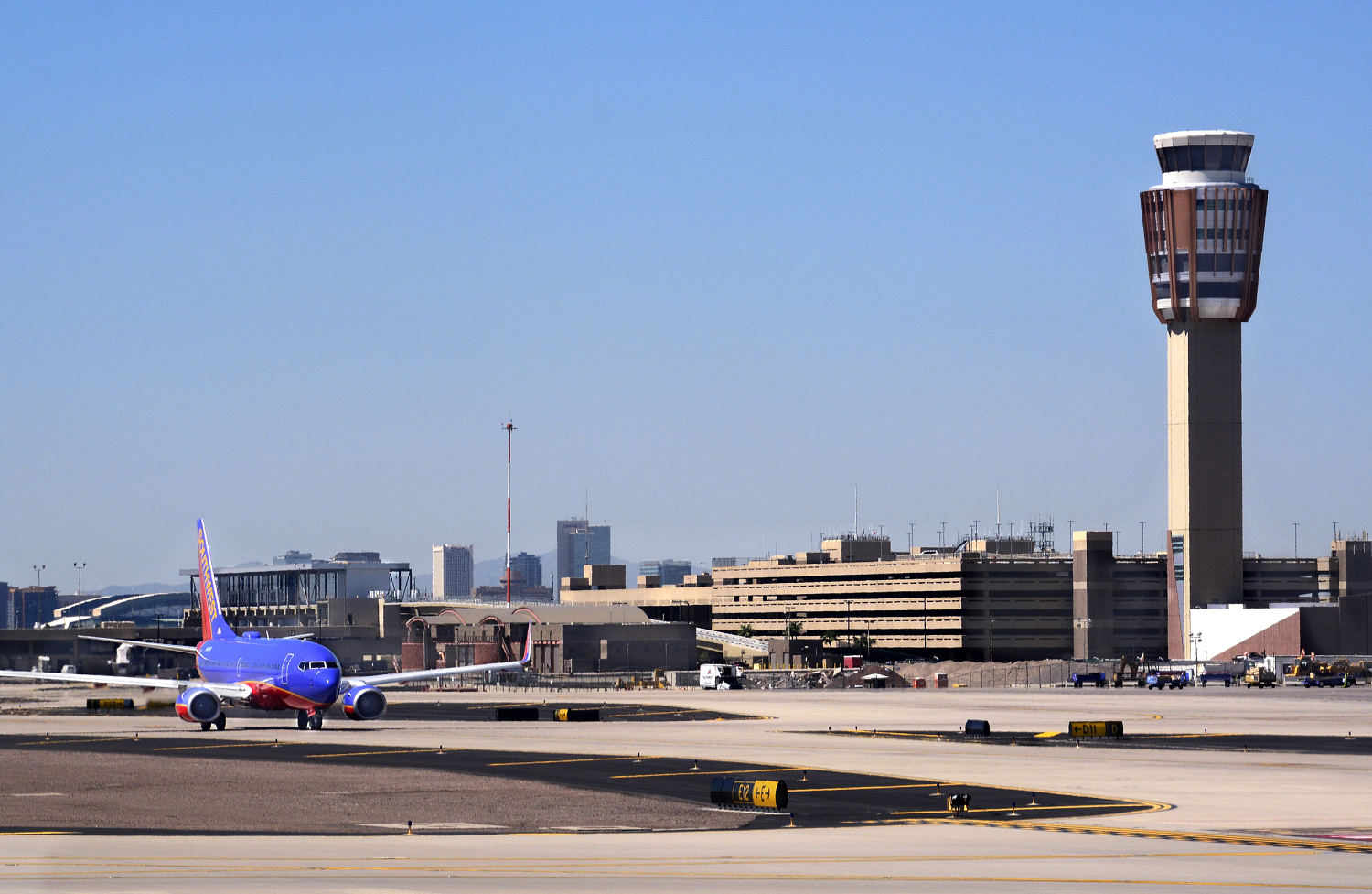 3 people shot and 1 person stabbed at Phoenix airport following apparent family dispute