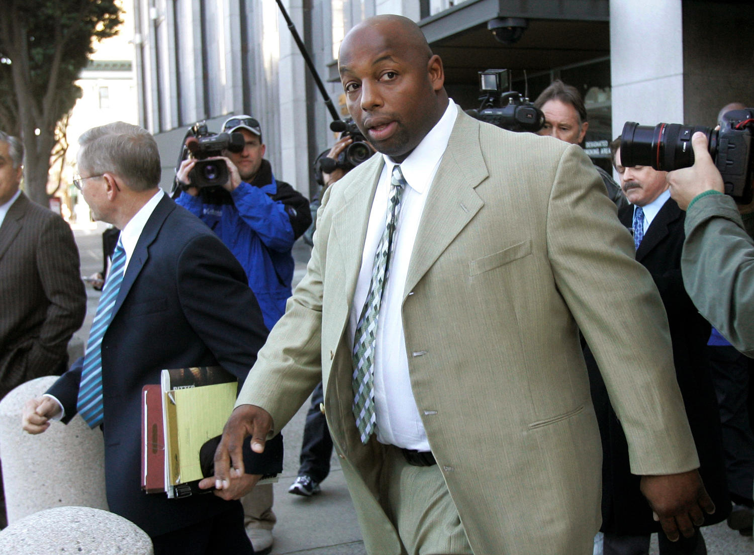 Appeals court overturns ex-49er Dana Stubblefield’s rape conviction