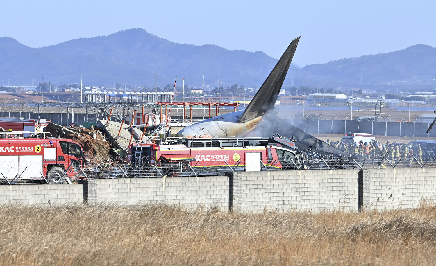 At least 47 dead after plane carrying 181 crashes at South Korean airport