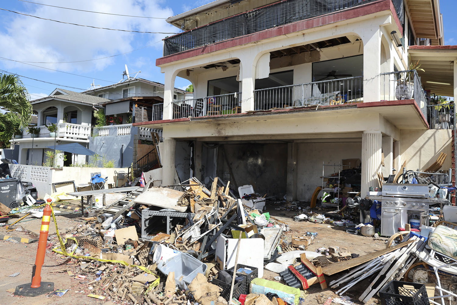 At least 3 dead, multiple injured in massive New Year’s Eve fireworks explosion in Hawaii