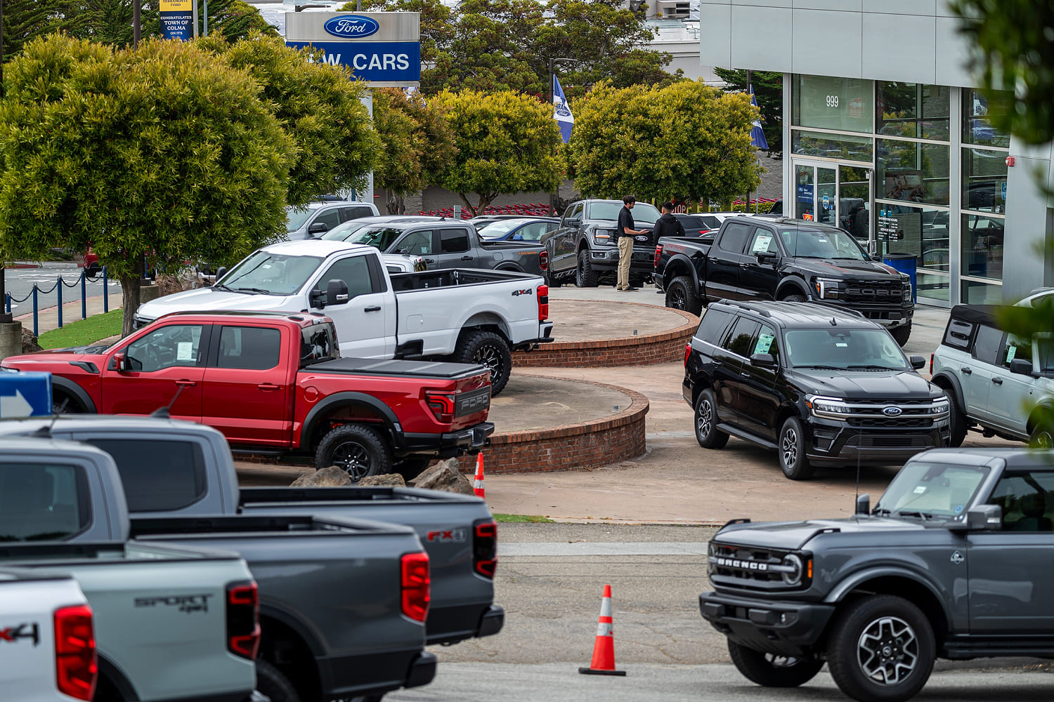 Ford and GM report best annual U.S. sales since 2019