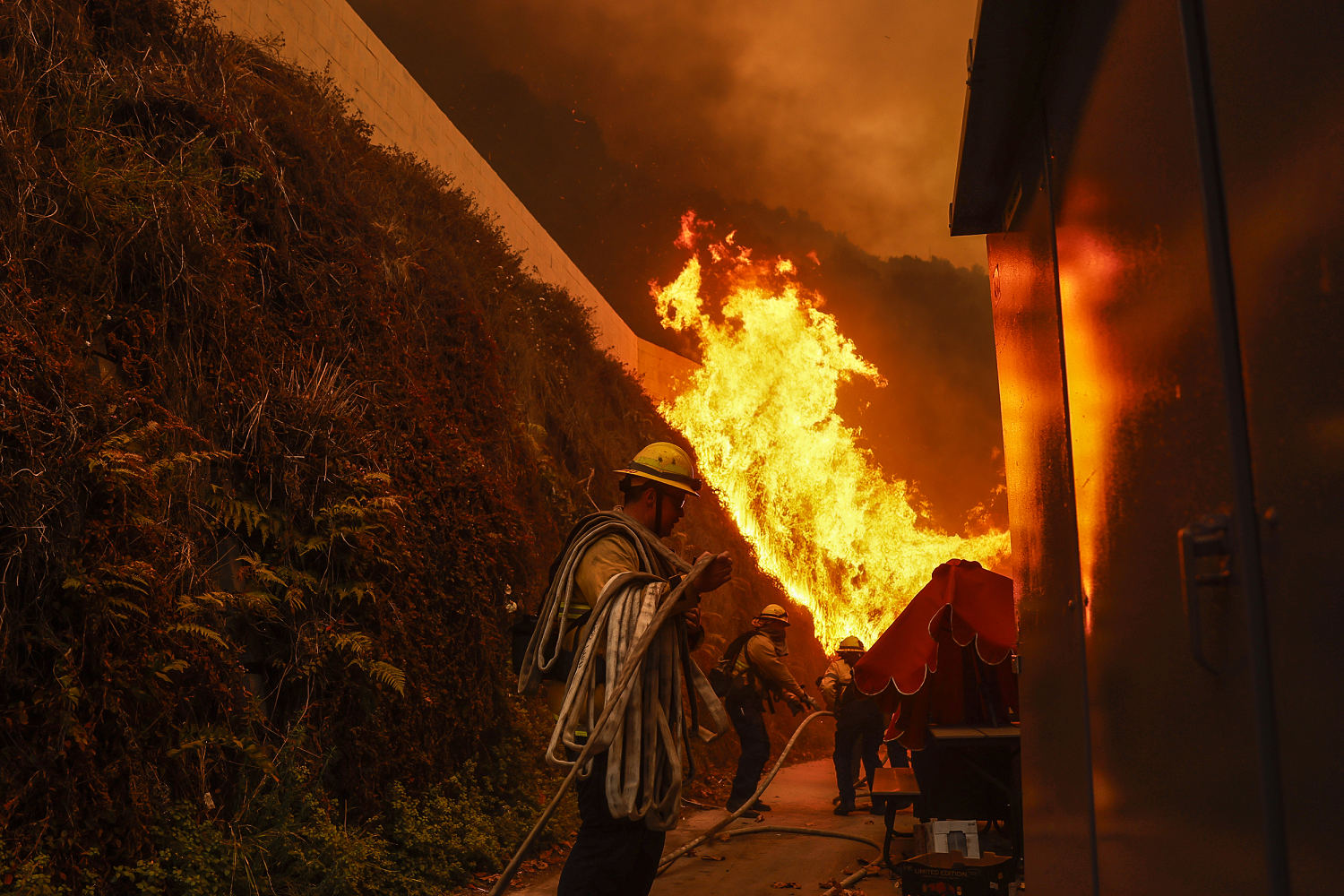 19 million under red flag warning in Southern California as dry conditions sustain blazes