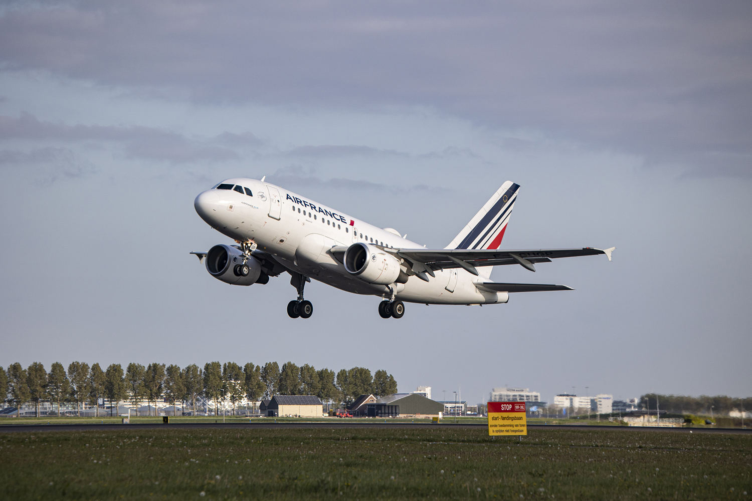 Kansas woman dies on Air France flight from Paris to Boston