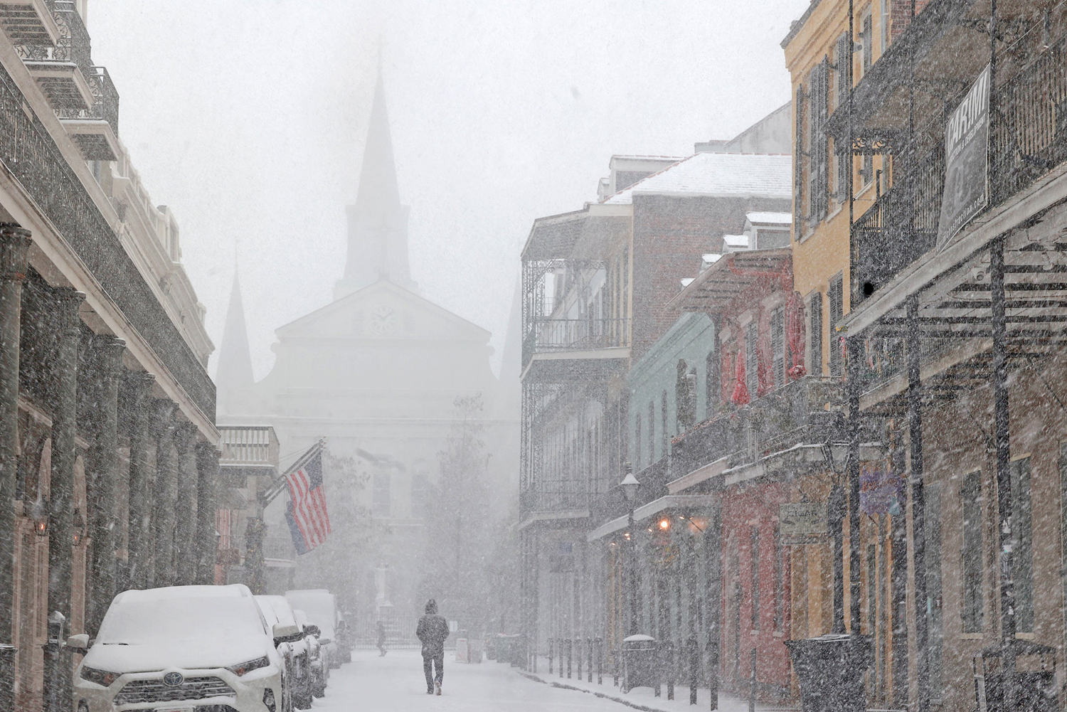 Rare snowstorm forces airports across the Gulf Coast to shut down