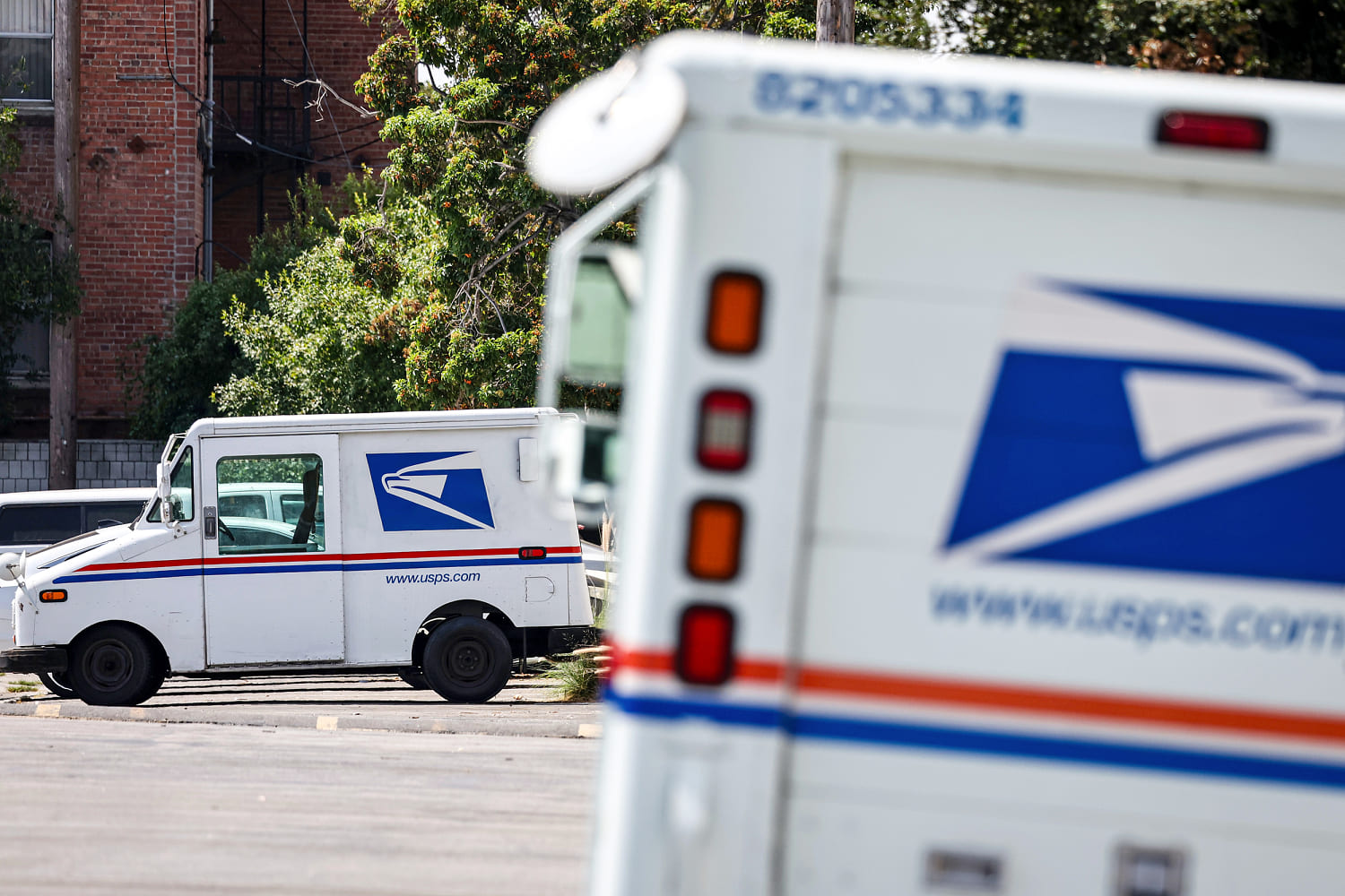 Former USPS sorting clerk admits to on-the-job theft of $100K in sports memorabilia