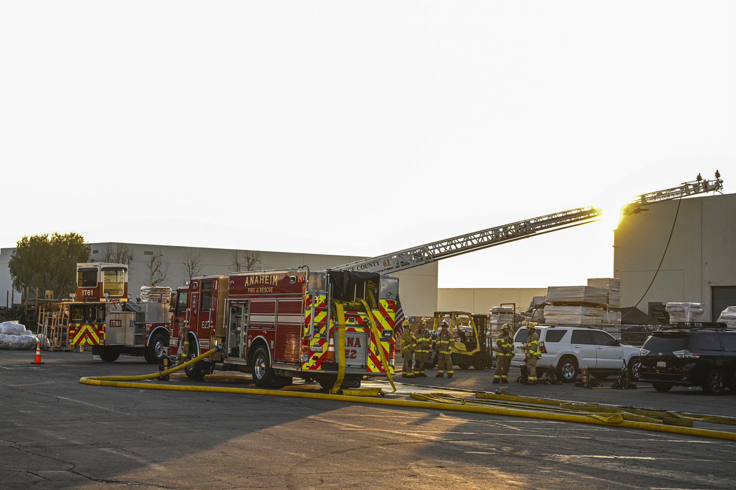 2 dead and 18 injured in plane crash into Southern California building