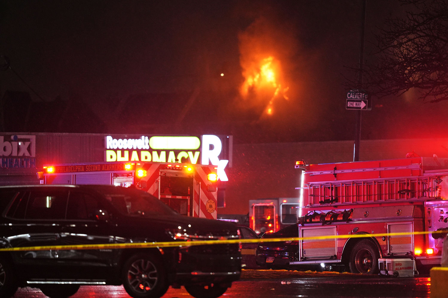 Plane crashes near mall in Philadelphia