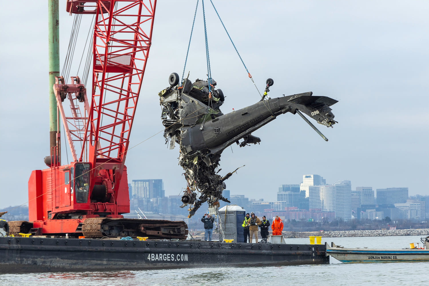 Black Hawk involved in collision that killed 67 people recovered from Potomac River