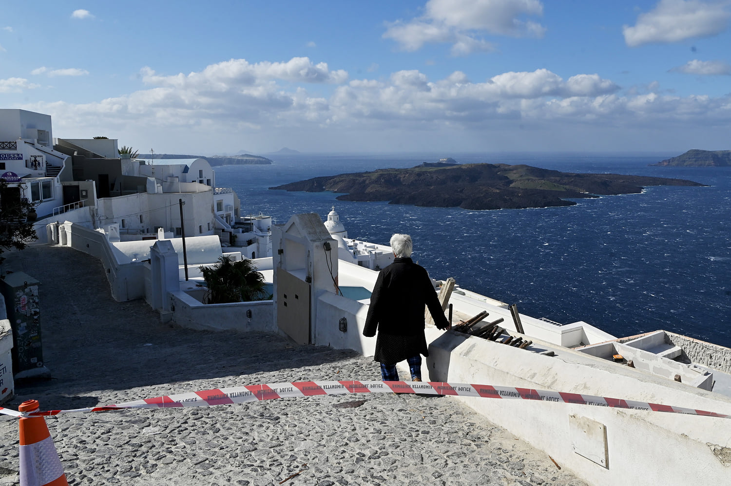 Evacuation of Greece’s Santorini island continues as tremors persist