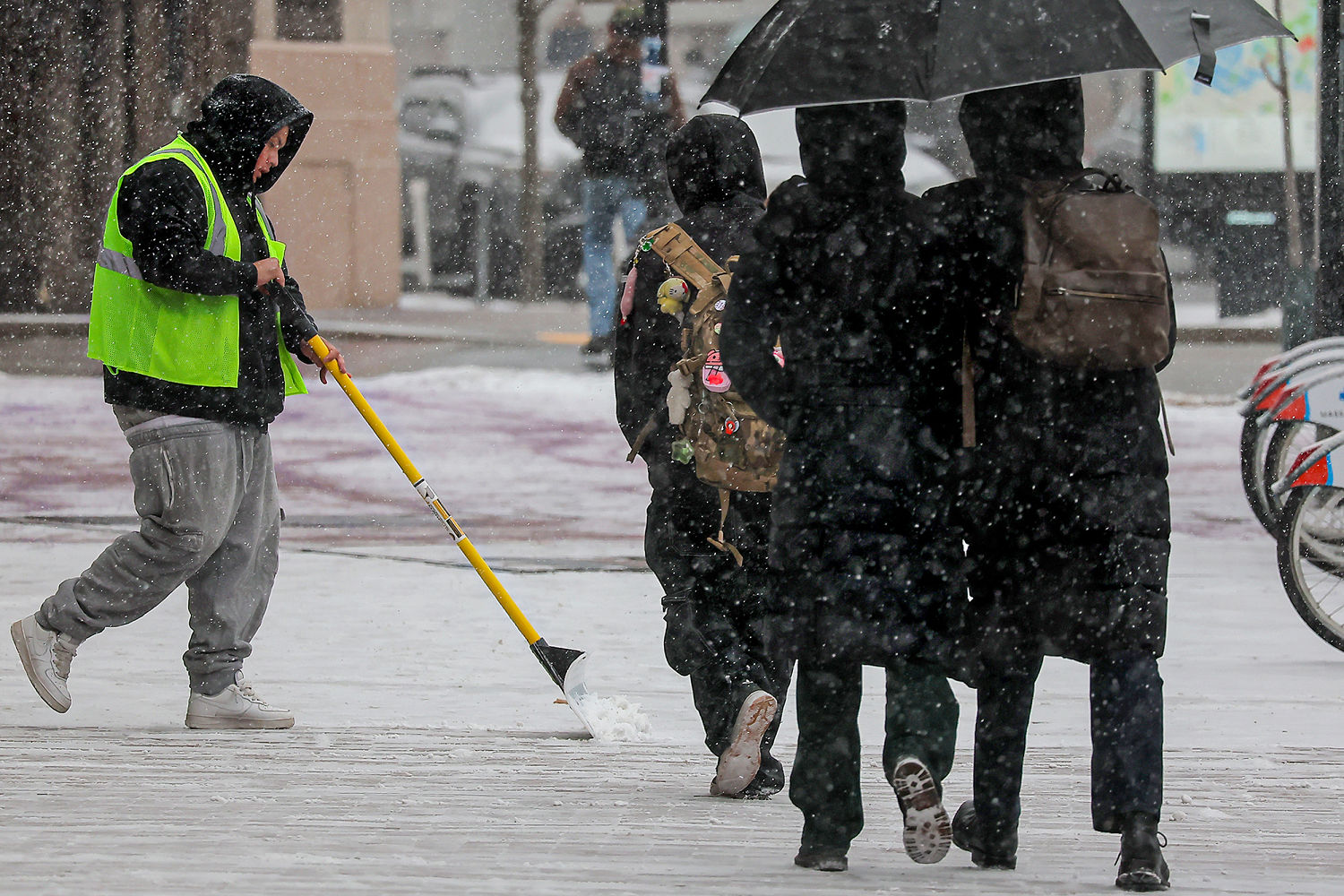 Weekend winter storm to drop snow and freezing rain from Midwest to Northeast