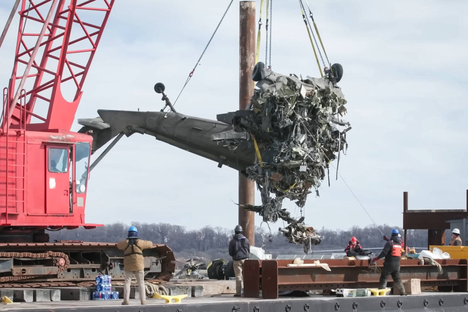 'Major' wreckage from Black Hawk helicopter and plane collision pulled from the Potomac