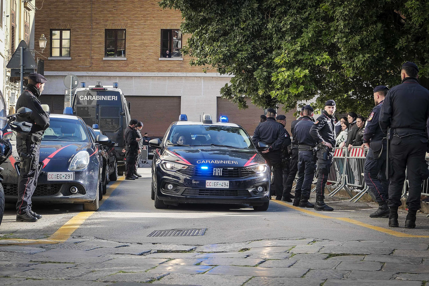 Italy arrests 130 people in large-scale raid on Sicilian Mafia