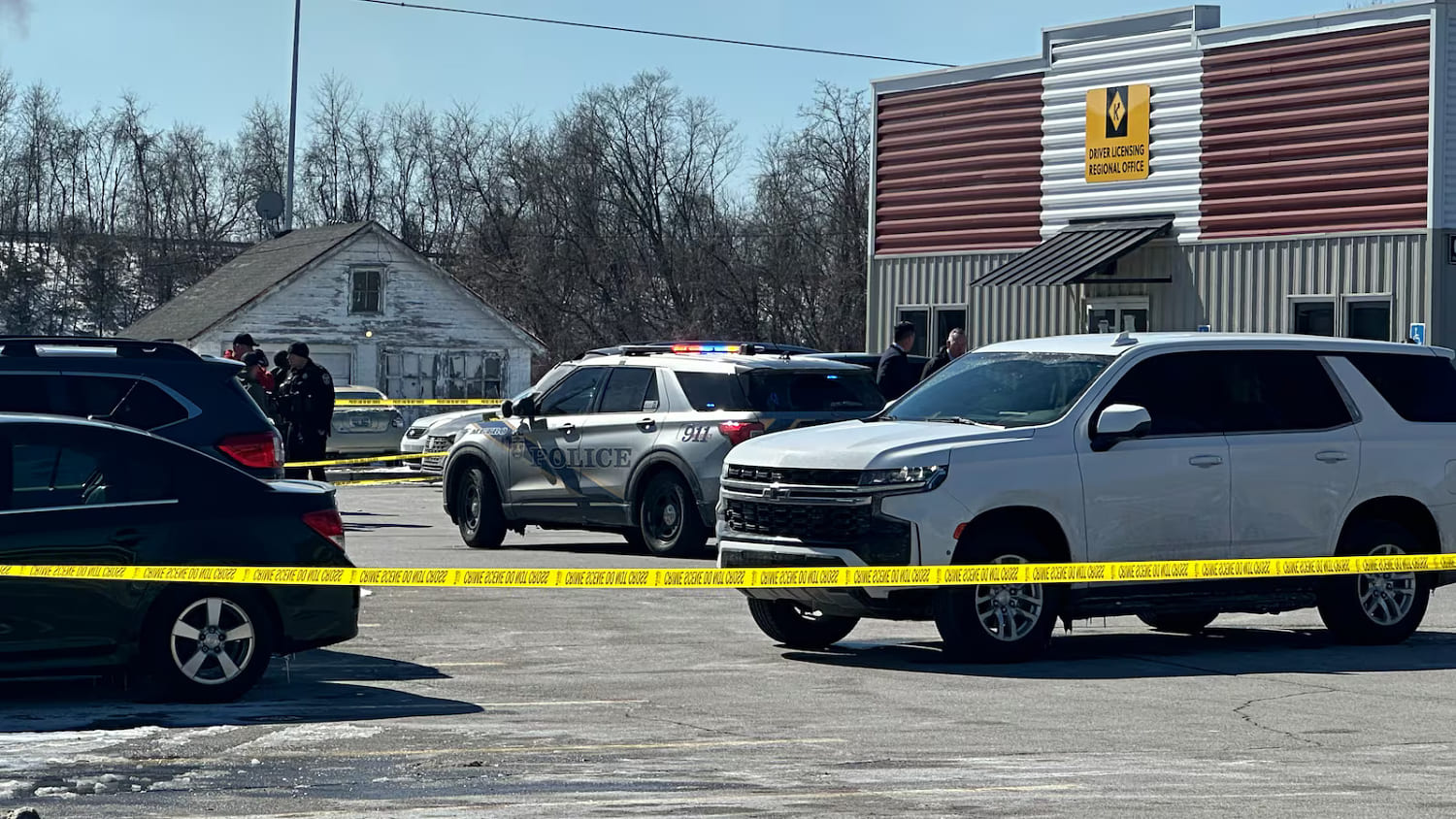 3 dead in shooting outside Kentucky drivers license office