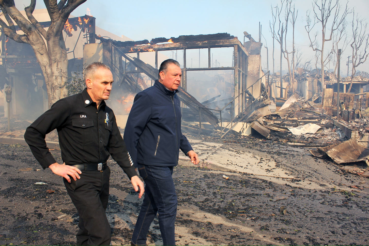 L.A. fire captain who fought California wildfires to attend joint address to Congress