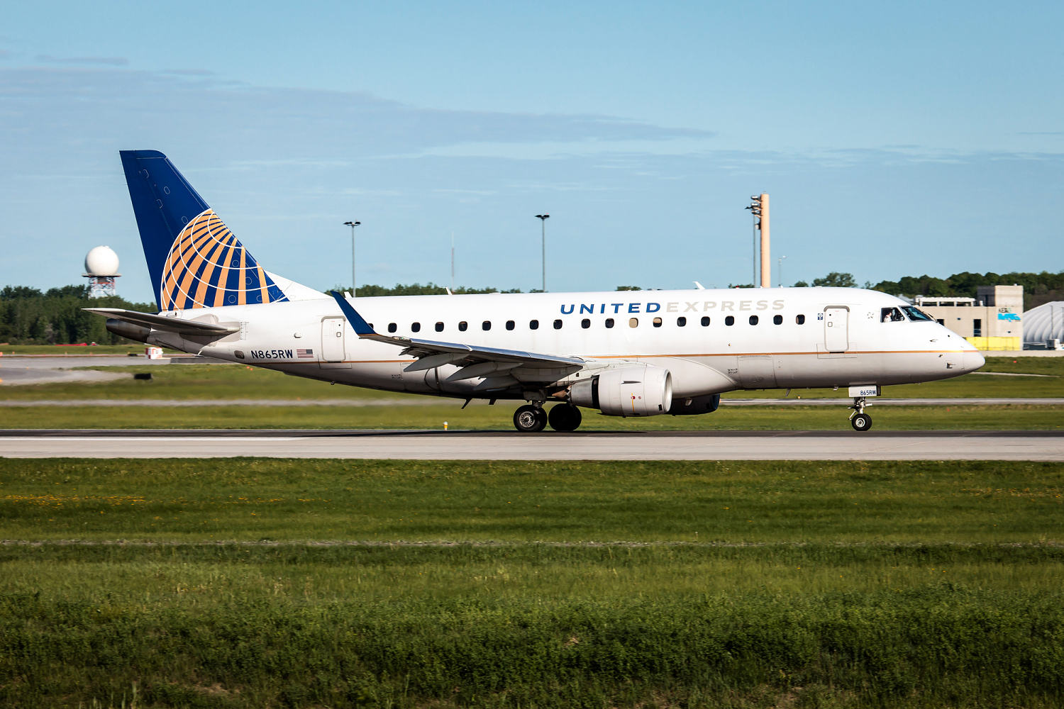 5 passengers injured in severe turbulence on United flight, forcing emergency landing in Texas