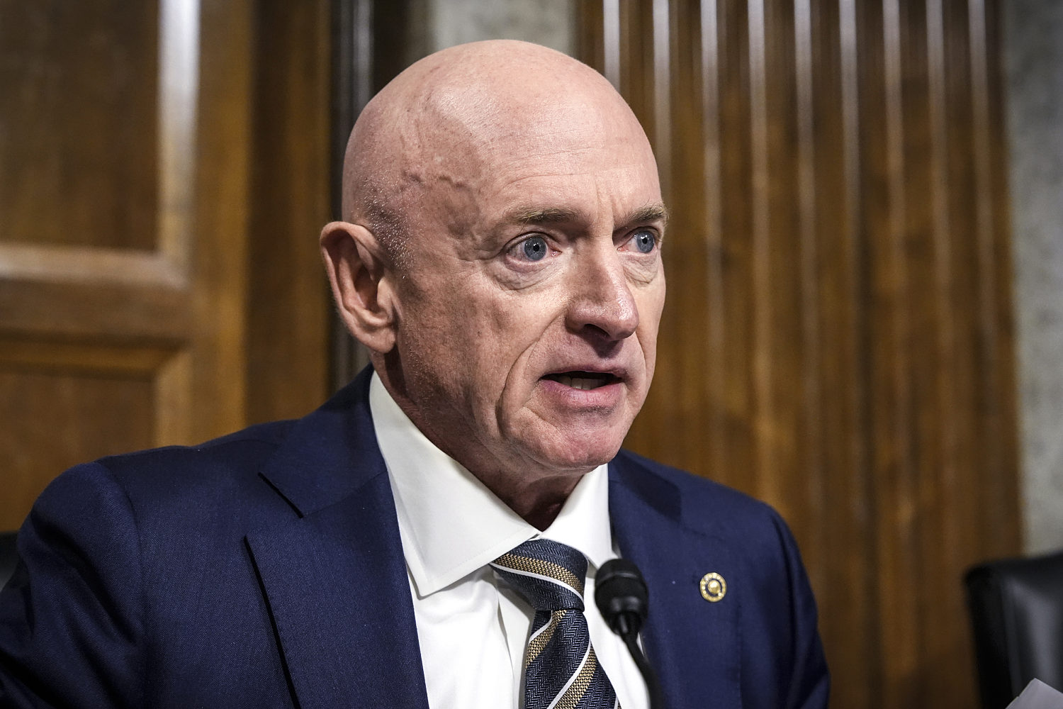 Elon Musk calls Sen. Mark Kelly a 'traitor' over his social media posts in support of Ukraine