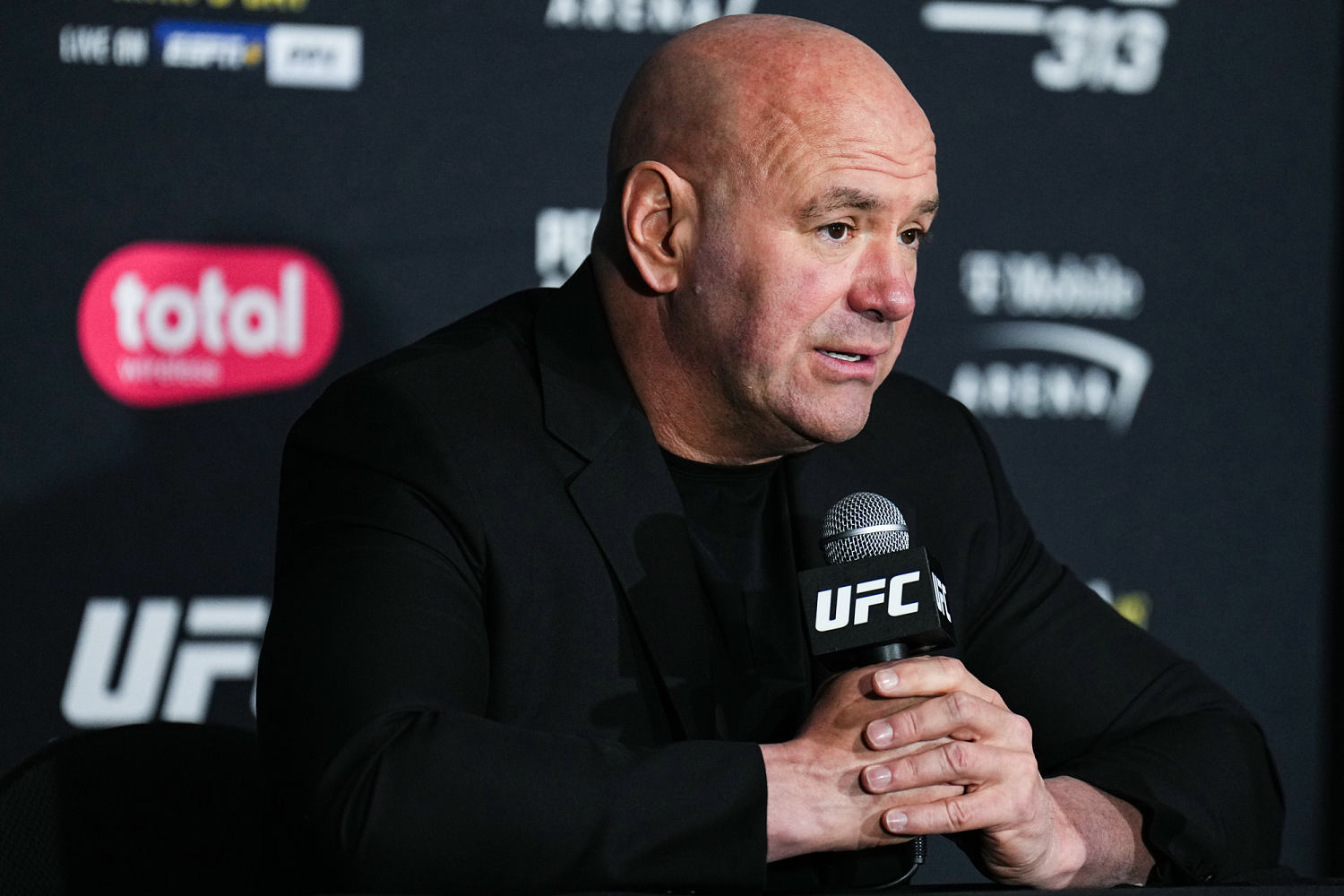 Dana White cozies up with Andrew Tate, drawing ire from some in MAGA world thumbnail