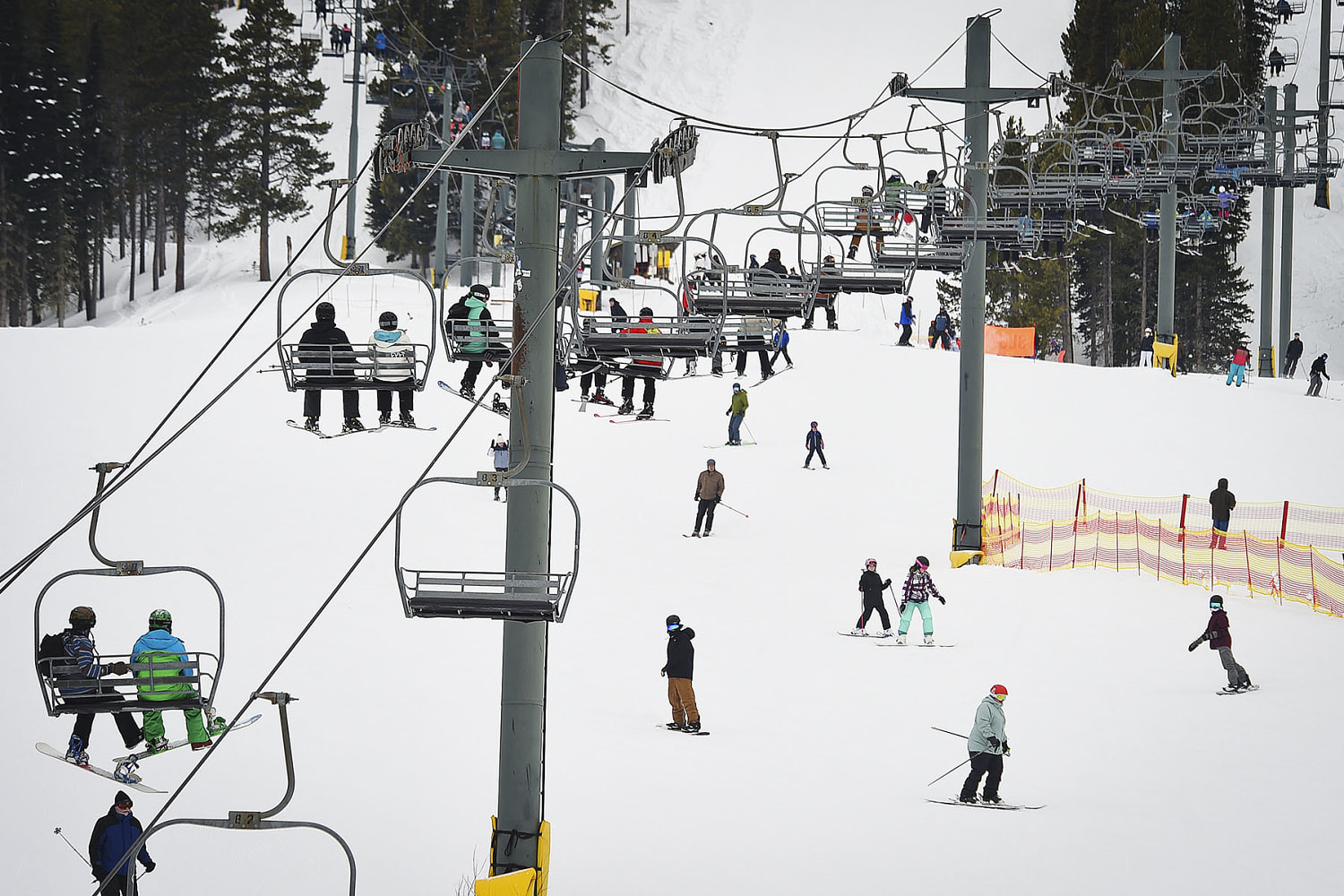 Man dies after falling from Montana ski resort chairlift