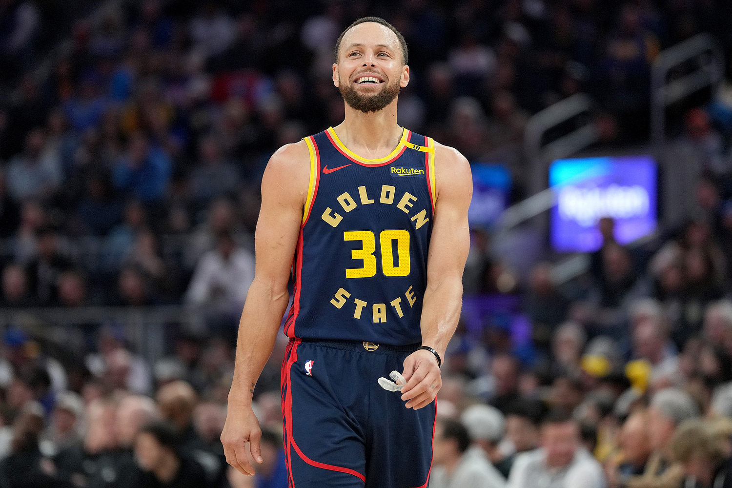 Stephen Curry becomes the first player in NBA history to make 4,000 3-pointers