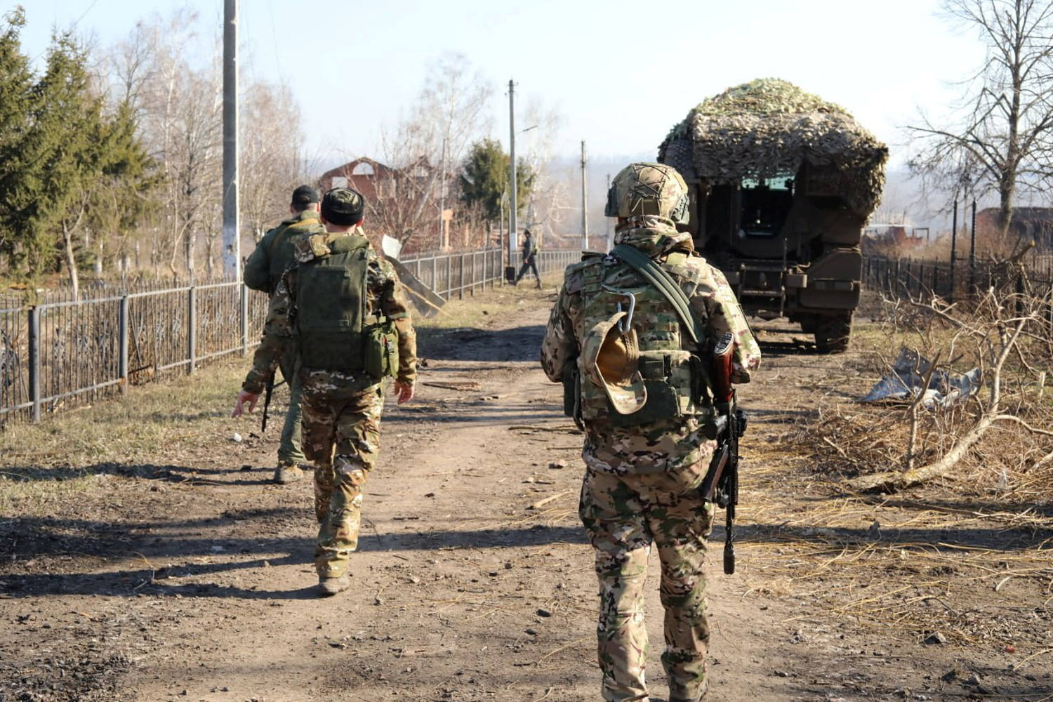 Russian forces closing in on Ukrainian troops in Kursk, official says