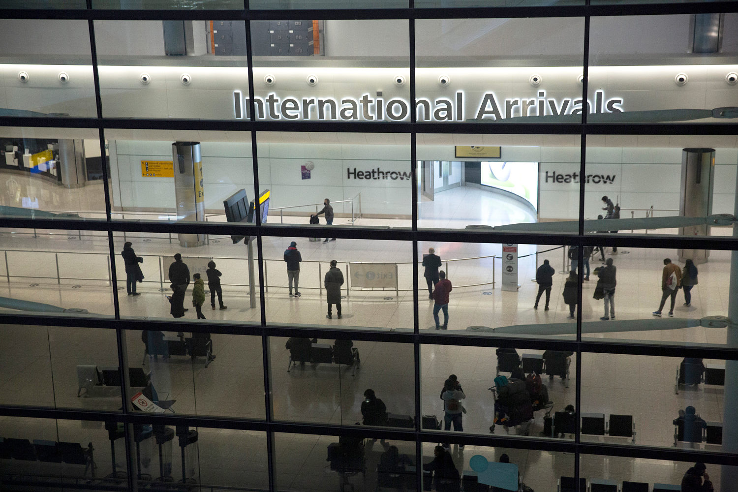 London's Heathrow Airport closes for the day after power failure