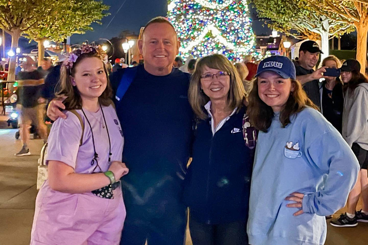 NASA astronaut's daughter celebrates dad's return after 9 months stuck in space