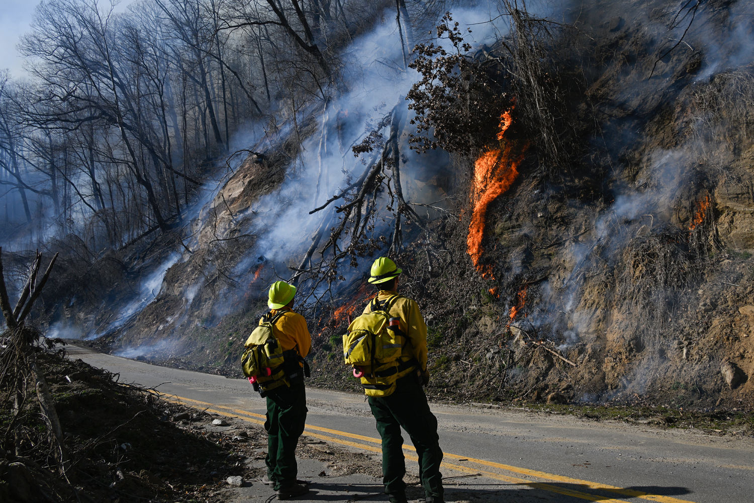 Fires return to Carolinas, prompting evacuations and outside help