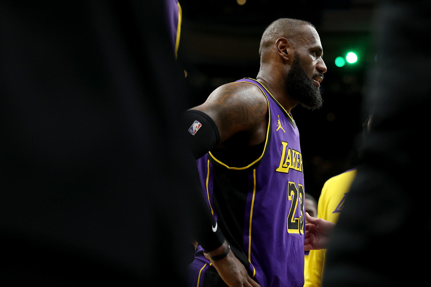 LeBron James leaves late with groin injury as Lakers lose 111-101 to Celtics