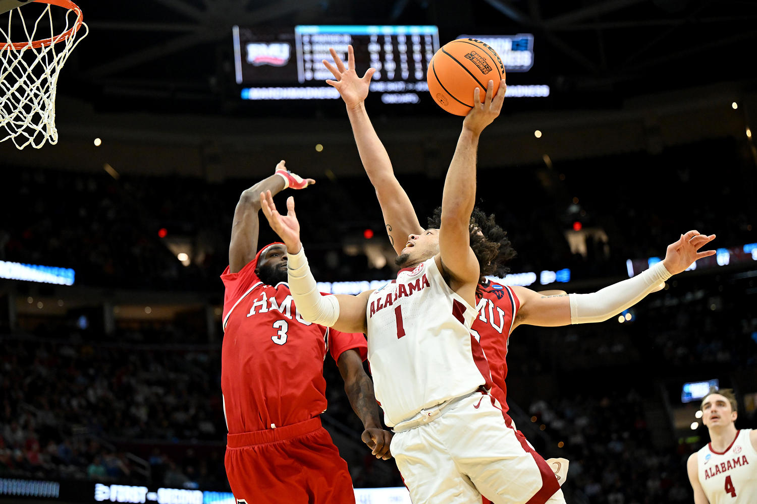 No. 2 Alabama survives scare from No. 15 Robert Morris in first round of NCAA Tournament