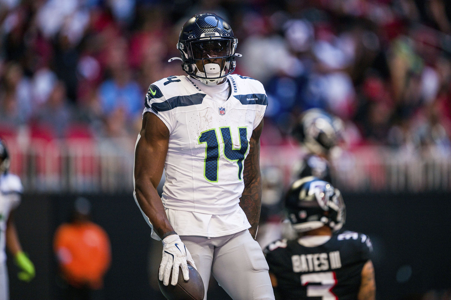 Seahawks trade star WR DK Metcalf to Steelers for second-round pick: Sources